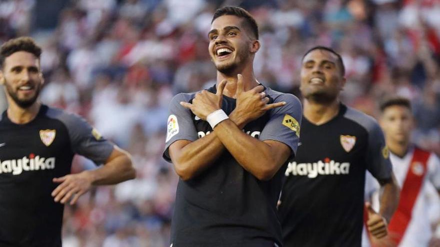 André Silva celebra su segundo gol ante el Rayo.