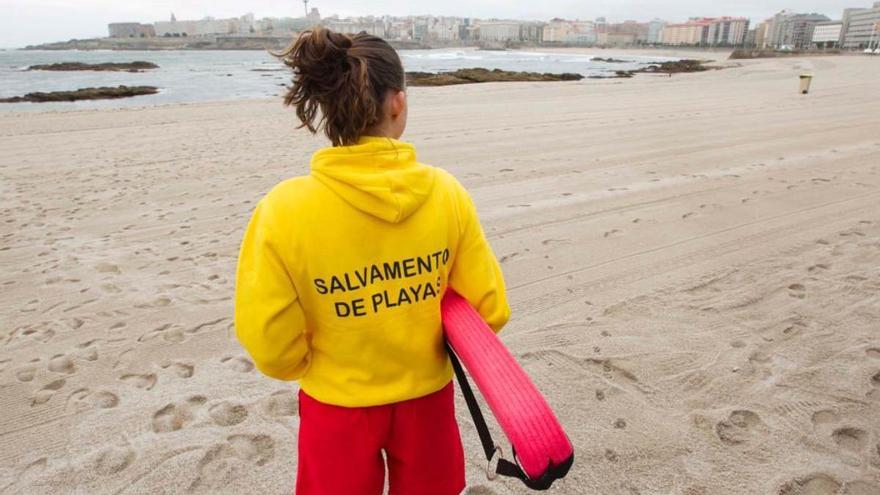 Un madrileño denuncia no entender el aviso de &quot;Bandeira Vermella&quot; del Concello da Coruña: &quot;Iré a la playa con mis hijas&quot;