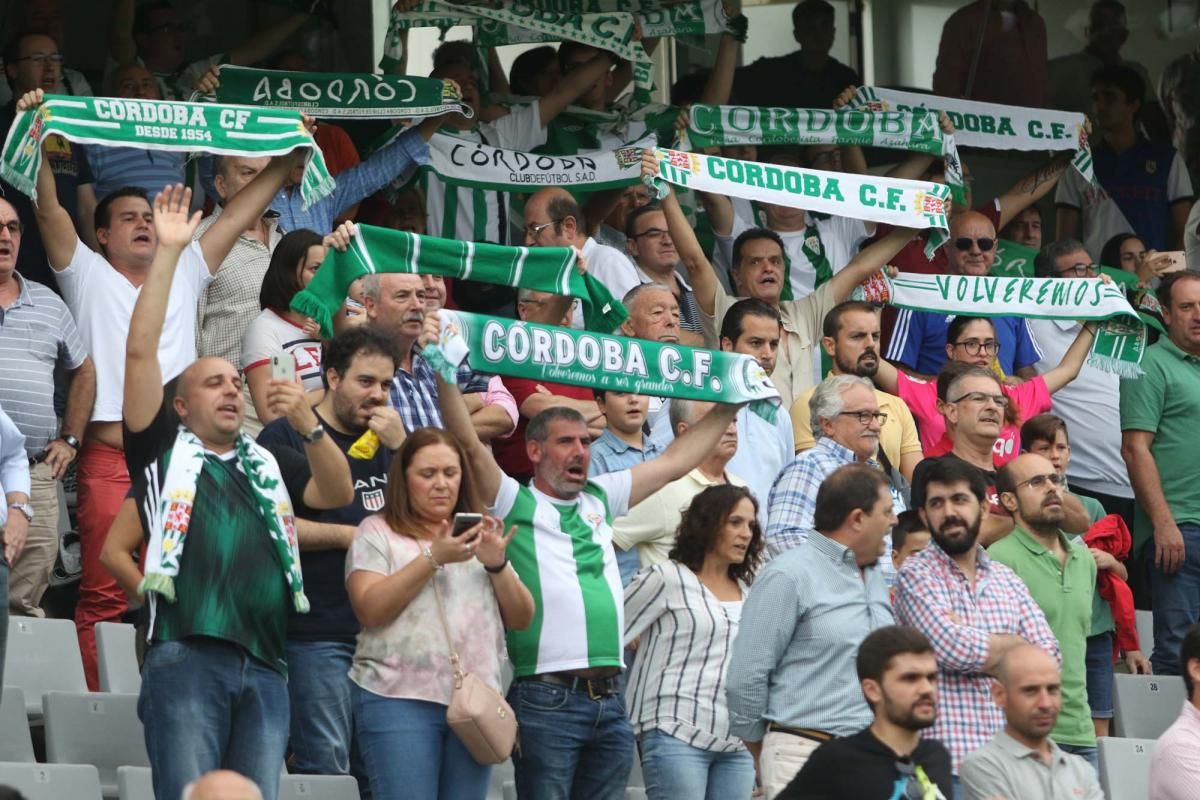 Los aficionados del Córdoba CF en el Arcángel