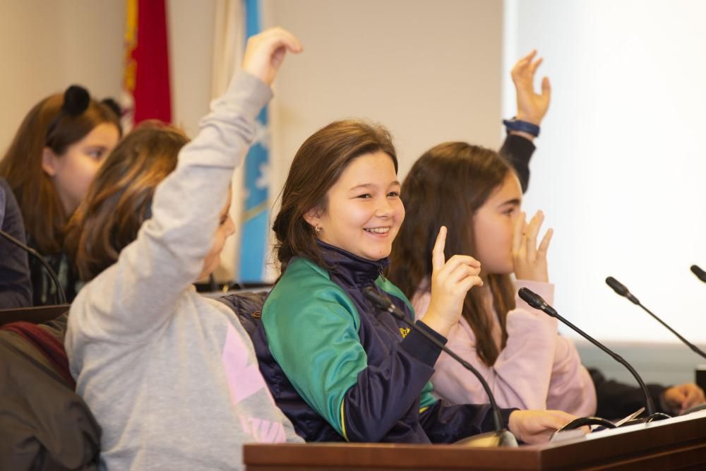 Estudiantes de Sada piden retrasar el encendido navideño para ahorrar energía.