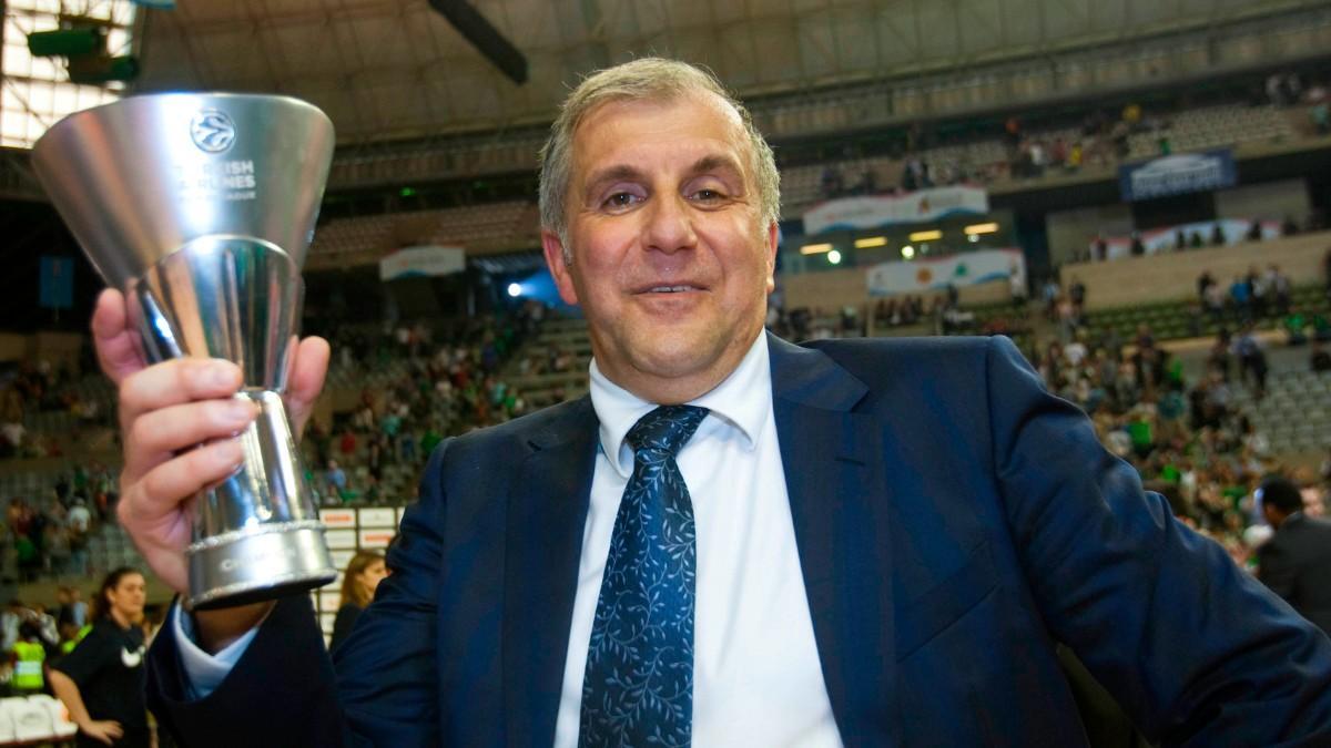 Zeljko Obradovic, con la Euroliga conquistada en el Sant Jordi en 2011