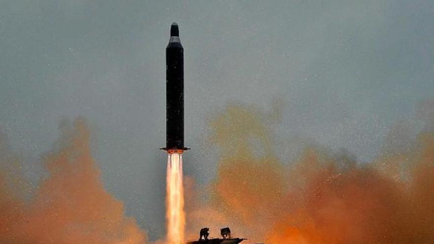 El míssil a punt per al llançament des d&#039;una població de Corea del Nord