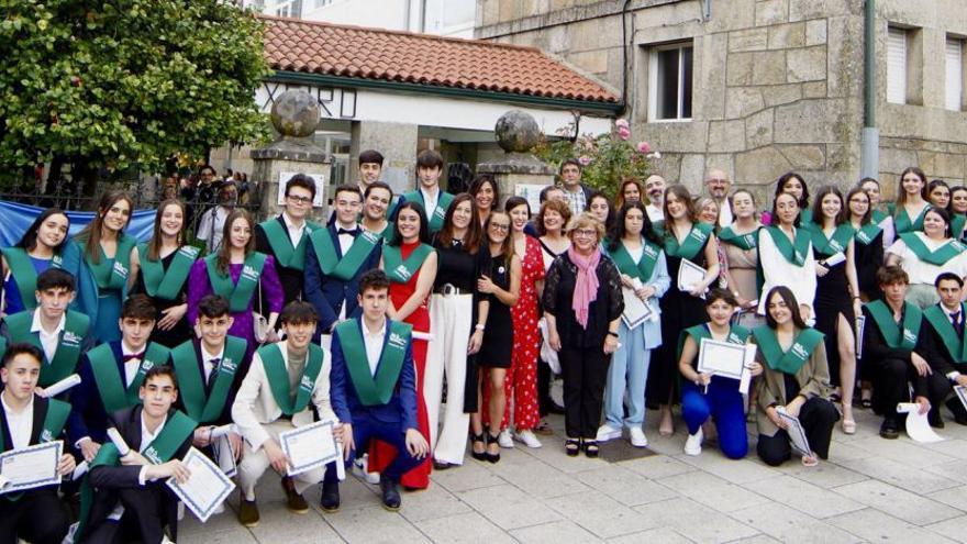 El Laxeiro celebra la graduación de sus alumnos de Bachillerato | BERNABÉ