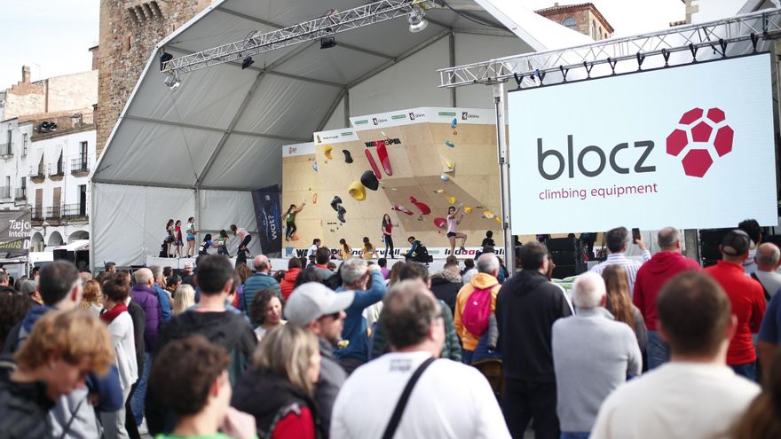 La escalada conquista la plaza Mayor de Cáceres