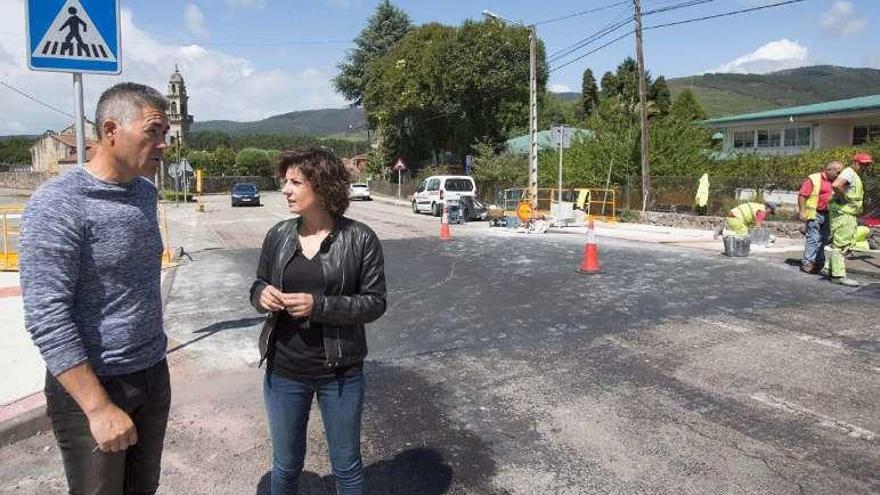 Sandra González supervisa las obras del Plan Móvese. // D.B.M.