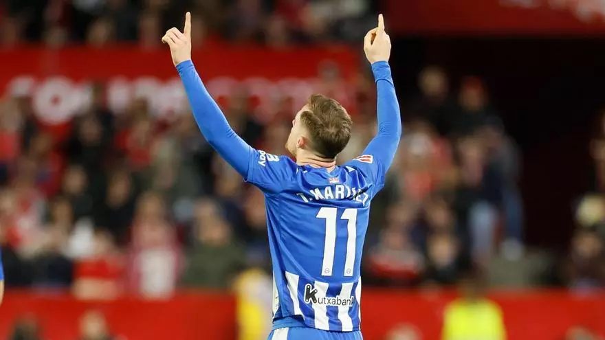 ¡Toni Martínez empató el partido con un potente remate de cabeza!