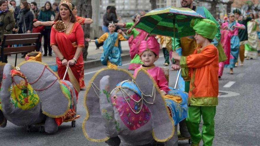 Participantes en el desfile infantil de Carnaval celebrado ayer en Sanxenxo. // Gustavo Santos