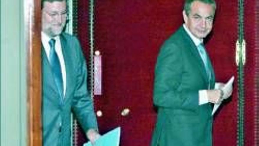 Zapatero disputa ahora a Rajoy elmensaje de firmeza ante la banca