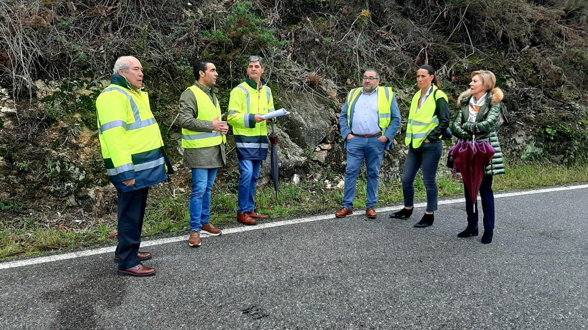 Visita de Luis López a Bamio para abordar el proyecto de la nueva senda peatonal