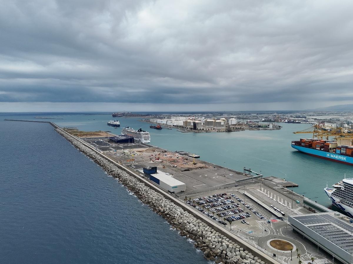 Vista aérea del Moll Adossat del Port de Barcelona, donde se ubicará la Terminal G de cruceros.