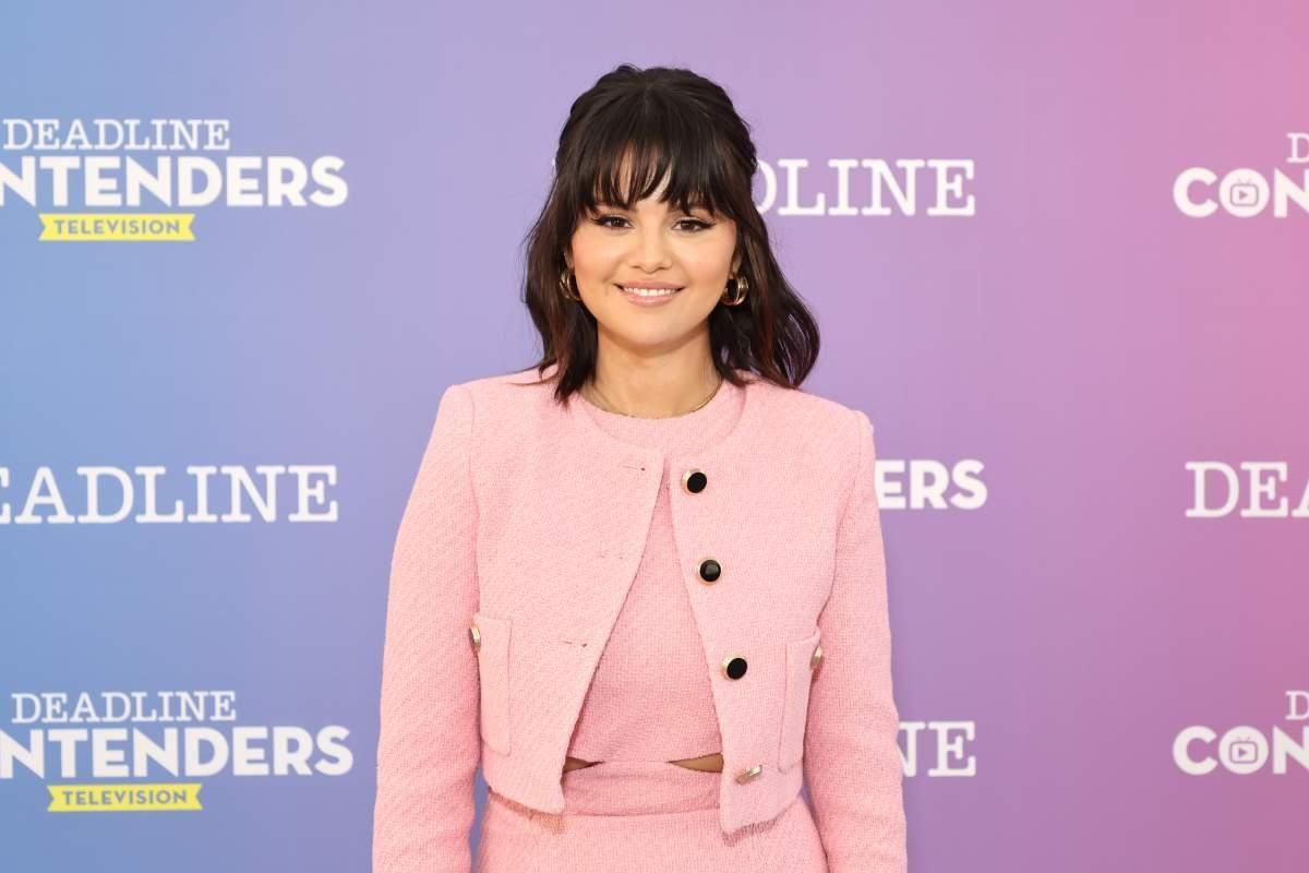 El look de Selena Gomez para la presentación de la serie 'Solo asesinatos en el edificio', en el evento Deadline Contenders Television.