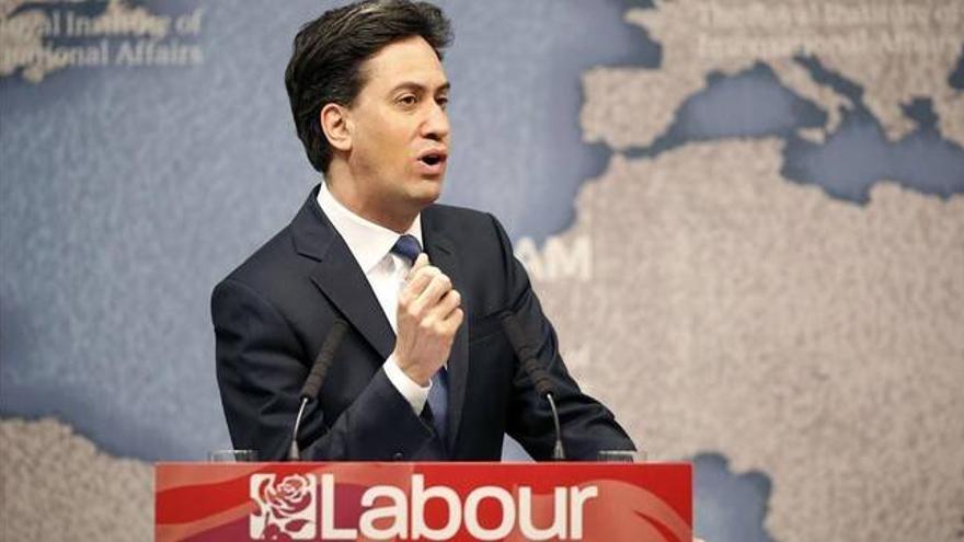 Miliband acusa a Cameron de la tragedia de la inmigración en el Mediterráneo