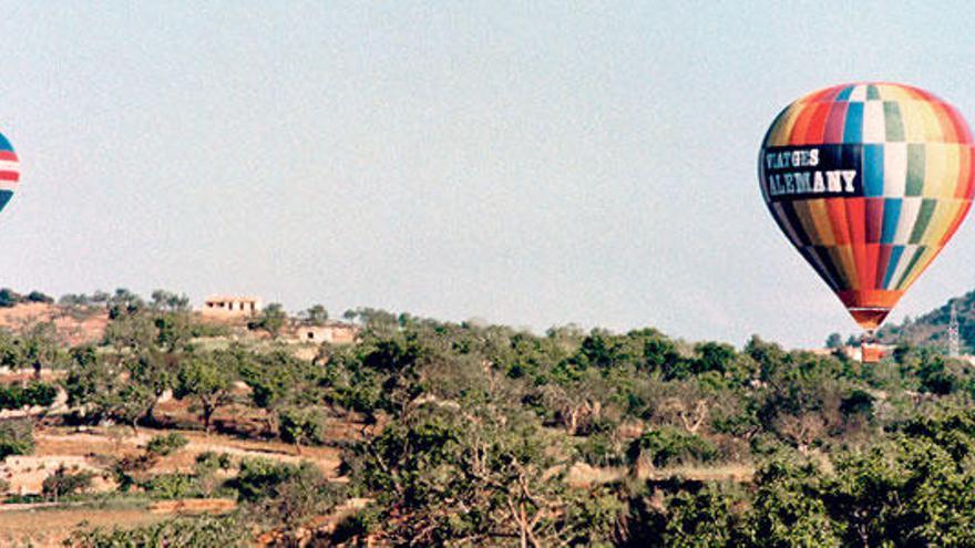 Una inocentada consistió en anunciar globos aerostáticos.