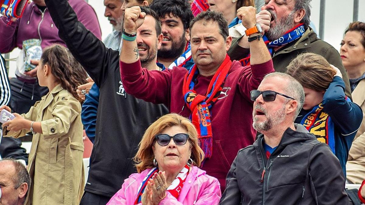 L’afició de l’Eldense anima el seu equip