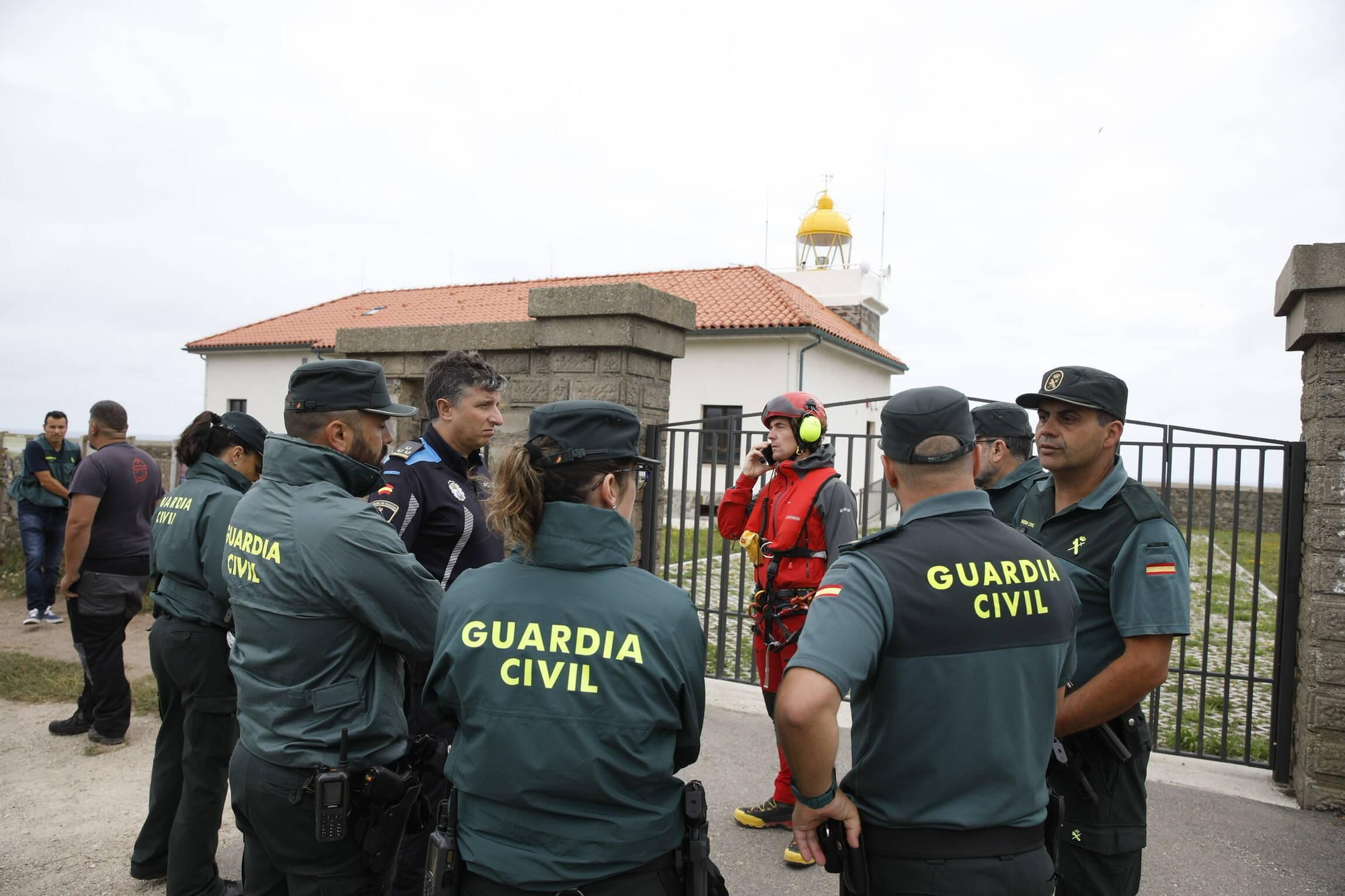 EN IMÁGENES: la búsqueda del alcalde de Soto del Barco en cabo Vidío