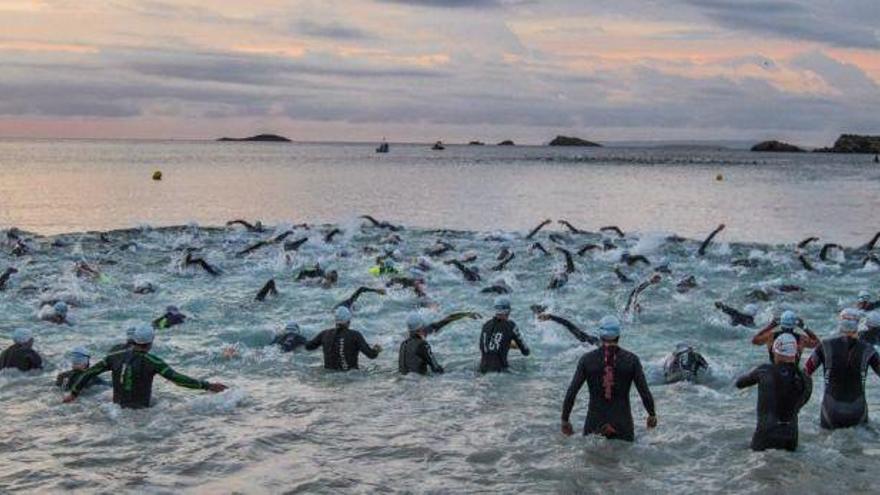 Imagen de una prueba de triatlón disputada el año pasado. VICENT MARÍ