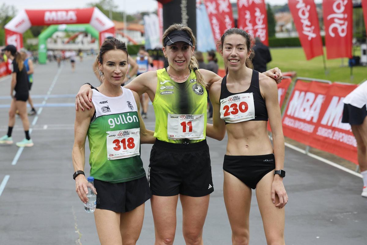 El podio femenino del "Villa de Gijón": por la izquierda, Cristina Rozas, Jessica López y Nadine López