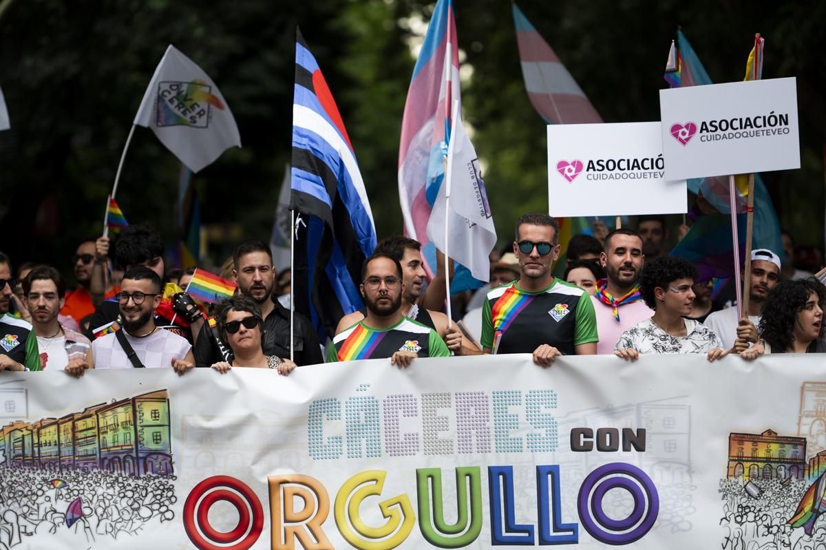 Fotogalería | Así fue la marcha del orgullo en Cáceres