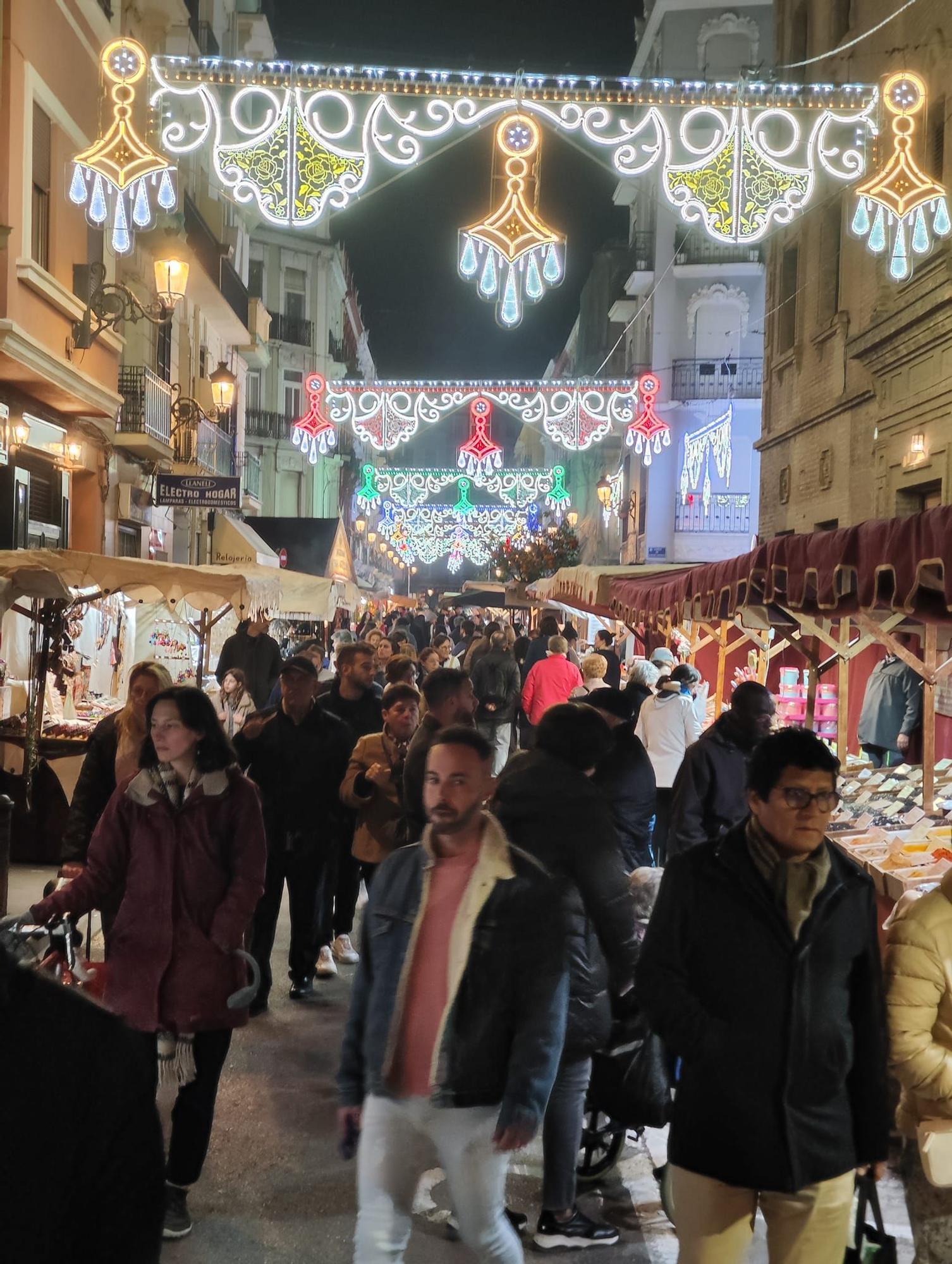 Russafa vibra con el Mercado Tradicional de San Blas de la falla Clero