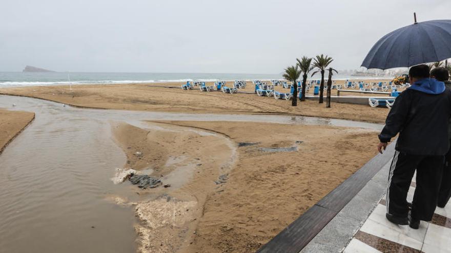 La lluvia baña por fin los municipios de la Marina Baixa