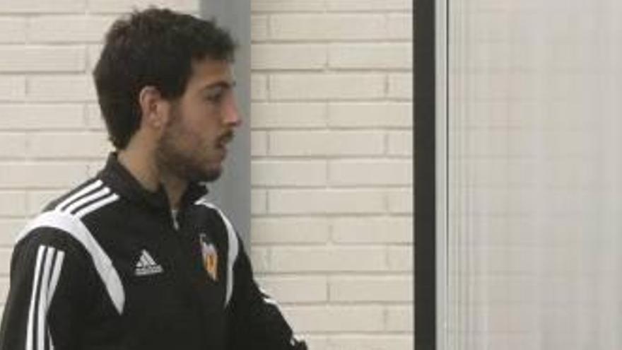 Dani Parejo, ayer, entrando a la sala de prensa de la ciudad deportiva.