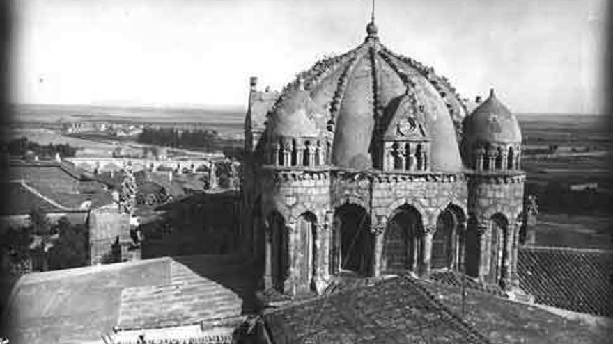 Cimborrio de la Catedral cubierto de cemento.