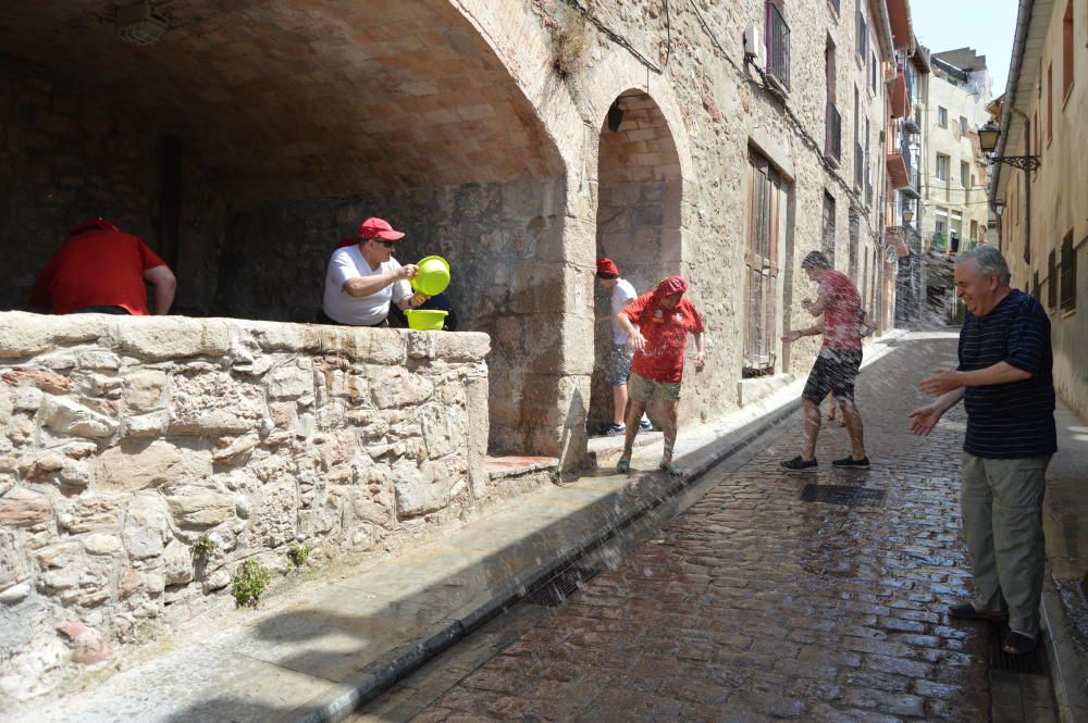 Roda de premsa passada per aigua