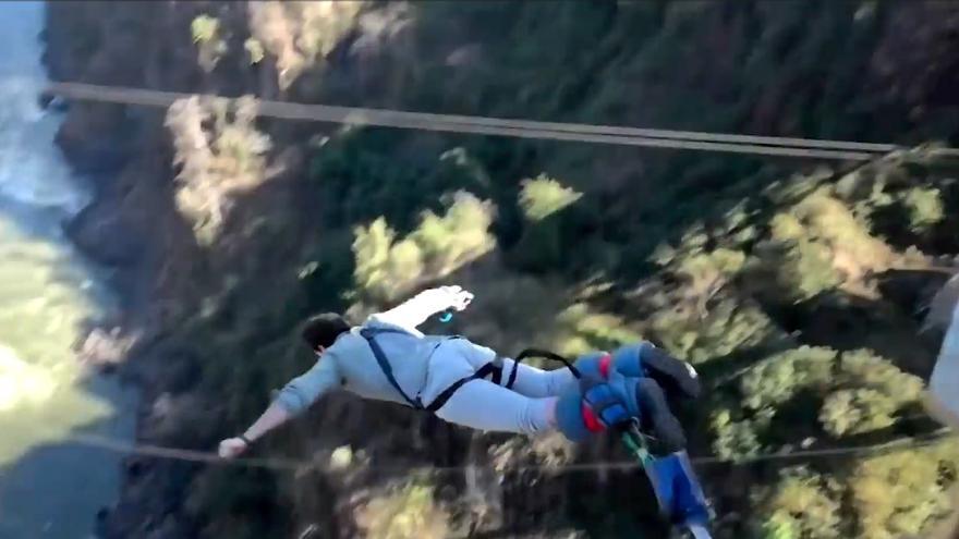 Puenting en Zambia en la luna de miel de Tamara Falcó e Íñigo Onieva