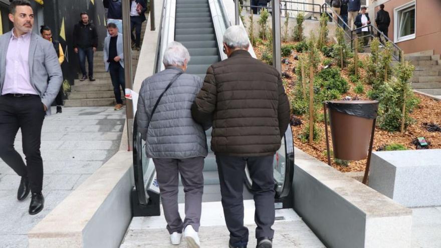 Inauguración ayer de las escaleras de Pérez Serantes. | FdV