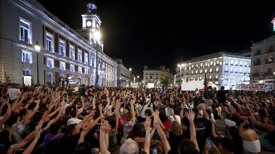En imágenes | Acampada en la Puerta del Sol tras la marcha por el derecho a la vivienda y en apoyo a ...