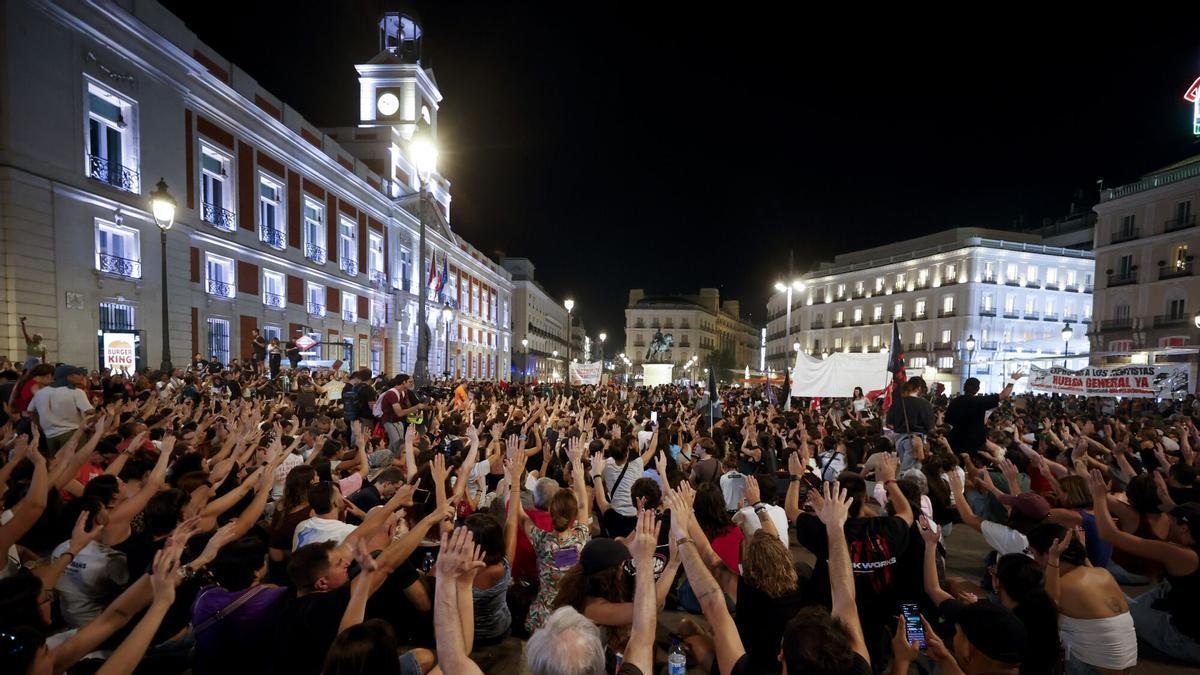 En imágenes | Acampada en la Puerta del Sol tras la marcha por el derecho a la vivienda y en apoyo a Maricarmen