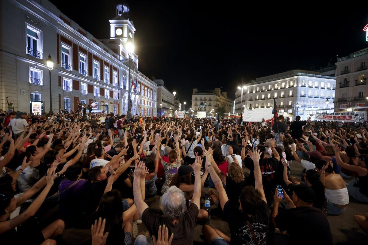 En imágenes | Acampada en la Puerta del Sol tras la marcha por el derecho a la vivienda y en apoyo a Maricarmen