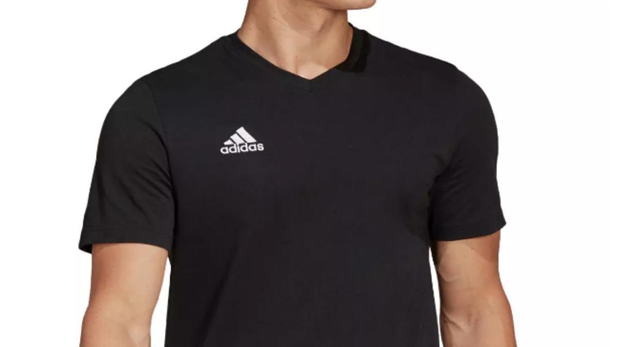 Adidas tiene la camiseta que combina con todo y por menos de 15 euros