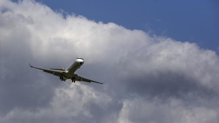 Las aerolíneas suben un 9% las plazas a Baleares y piden quitar la  mascarilla