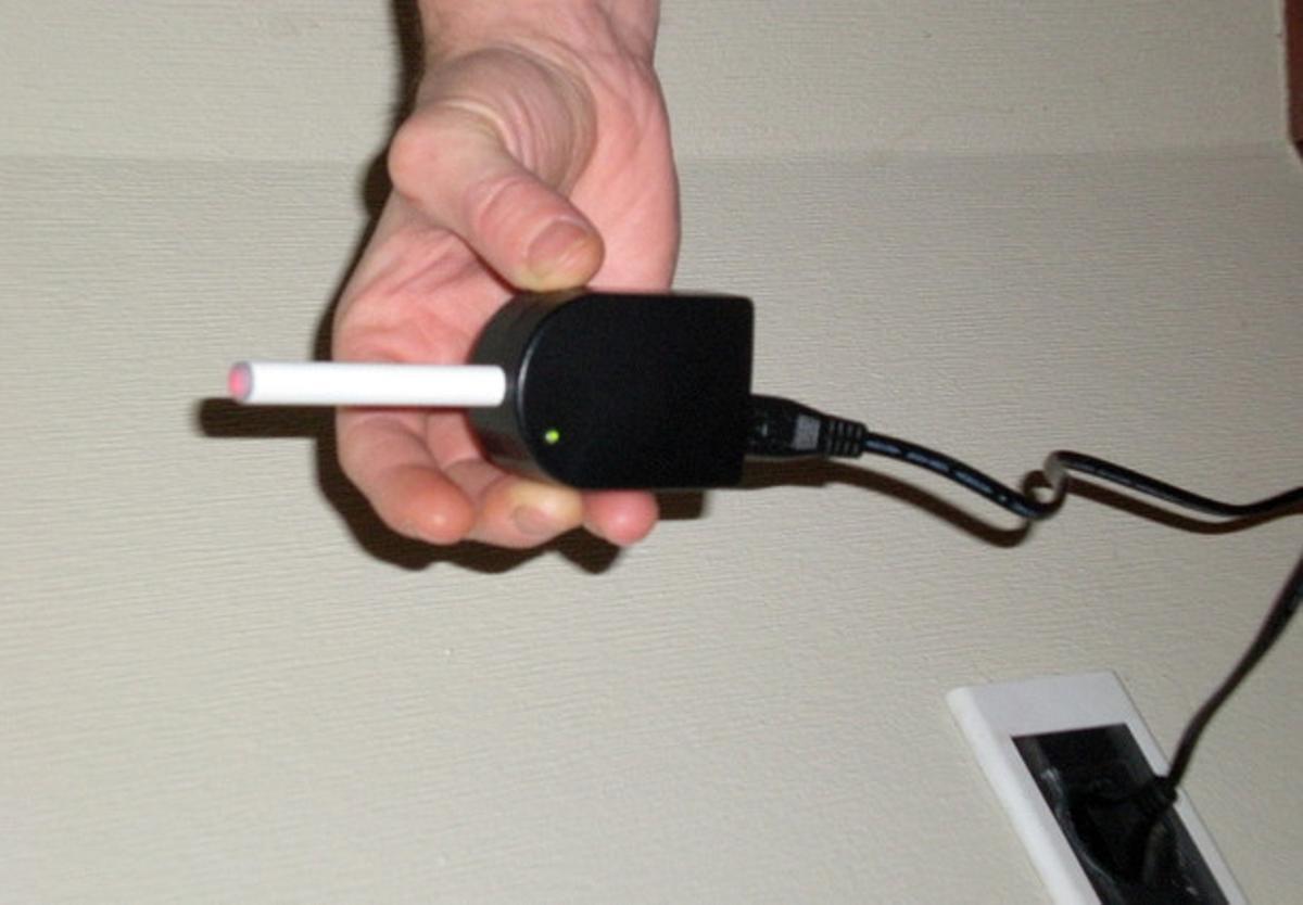 Cargador de cigarrillo electrónico. Cargador de cigarrillo electrónico.