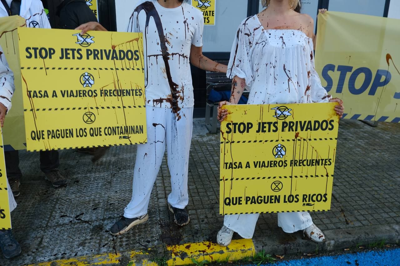 Protesta contra los jets en el aeropuerto de Ibiza