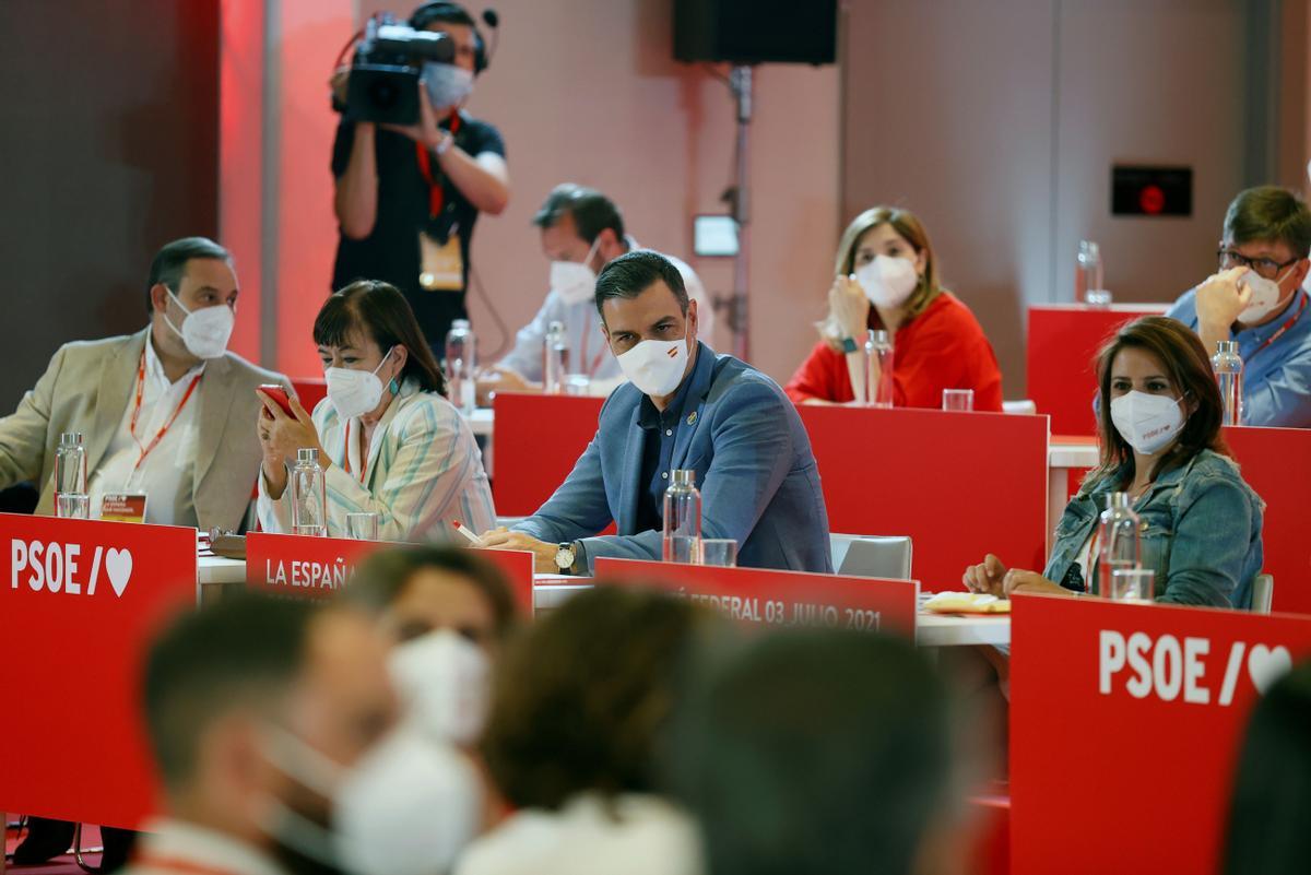 El PSOE tanca files amb Sánchez i avala sense fissures els indults