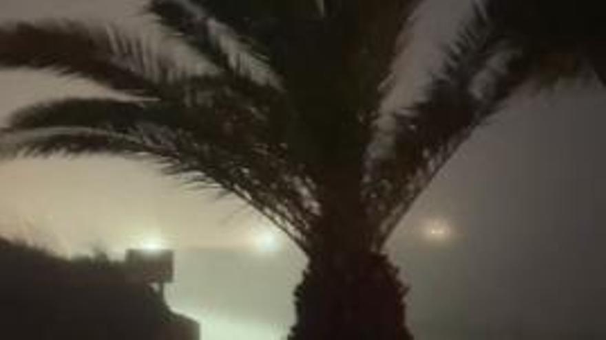 Claudia impacta con fuertes lluvias, desvío de vuelos y cierre de vías