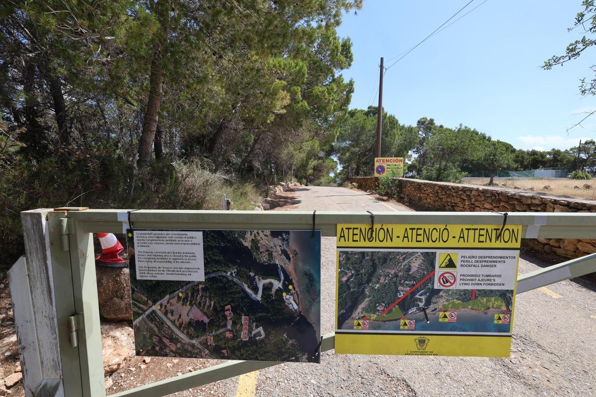 Todas las imágenes de la playa de Aigües Blanques, cerrada por peligro de desrrumbamiento