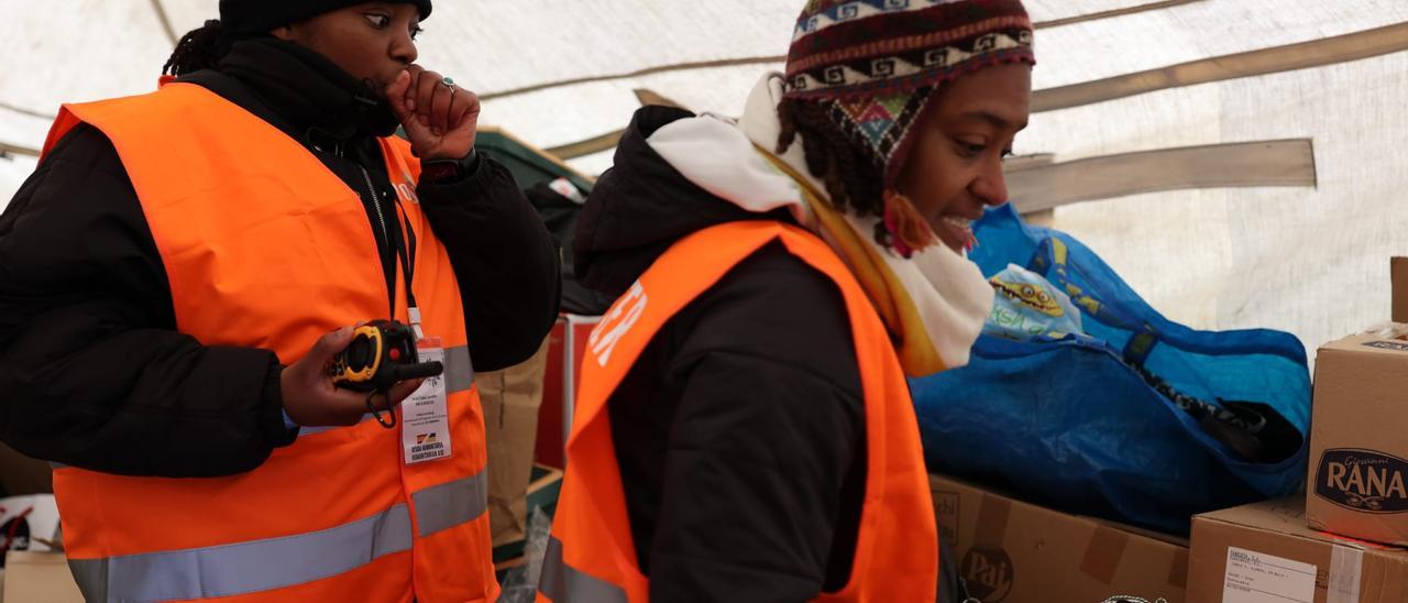 Voluntarias de Uhuru trabajando en la ayuda humanitaria en la frontera de Ucrania.