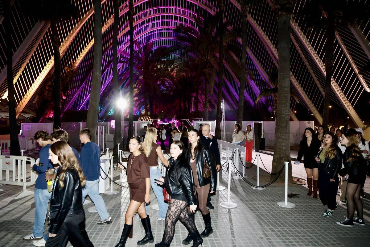 Asistentes a la reapertura de l'Umbracle.