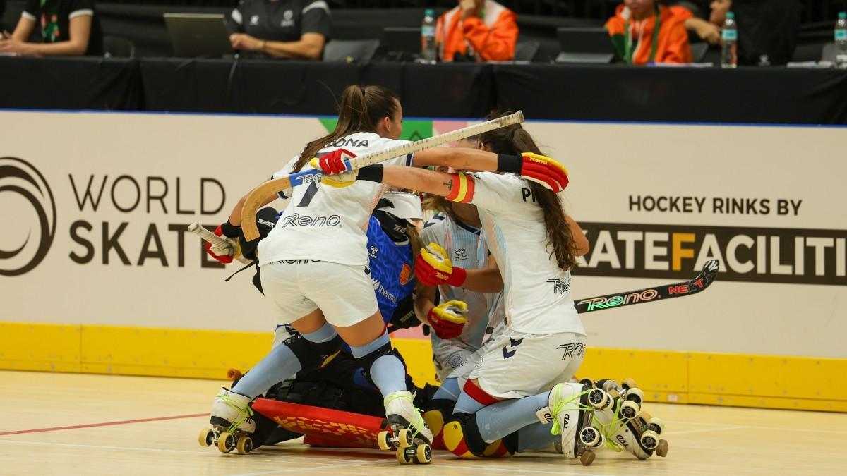Las españolas celebran un gol