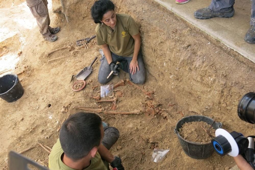 Tercera jornada de trabajos de exhumación en la fosa de Porreres