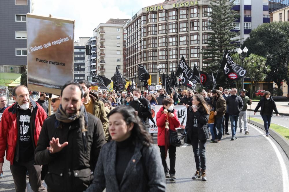 Manifestación en las calles de Gijón contra la contaminación en Asturias