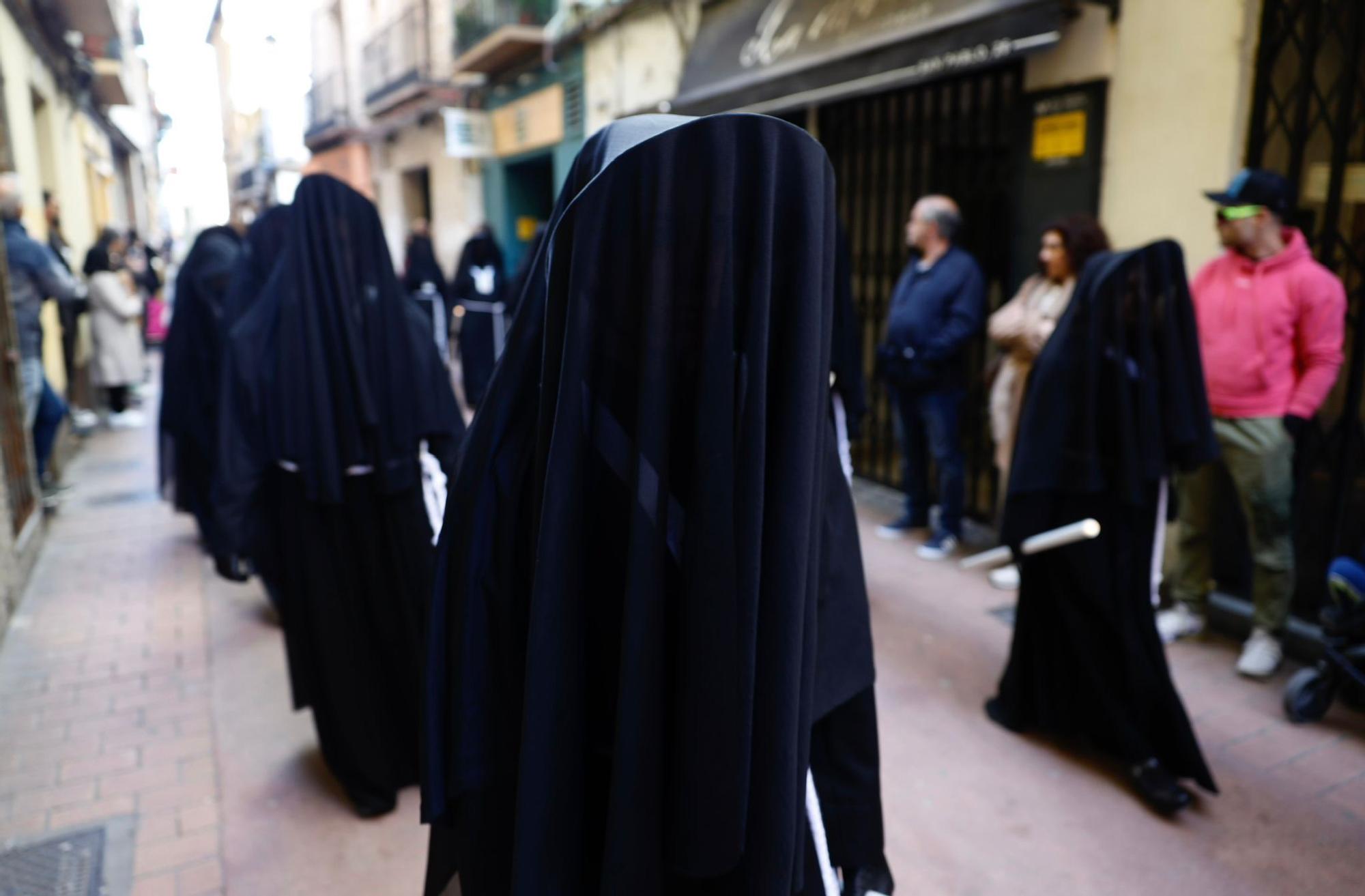 En imágenes | La procesión de 'Las Esclavas' sale a las calles de Zaragoza