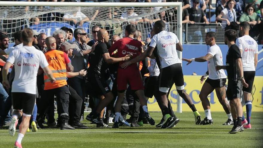 Agresión de aficionados del Bastia a jugadores del Lyon