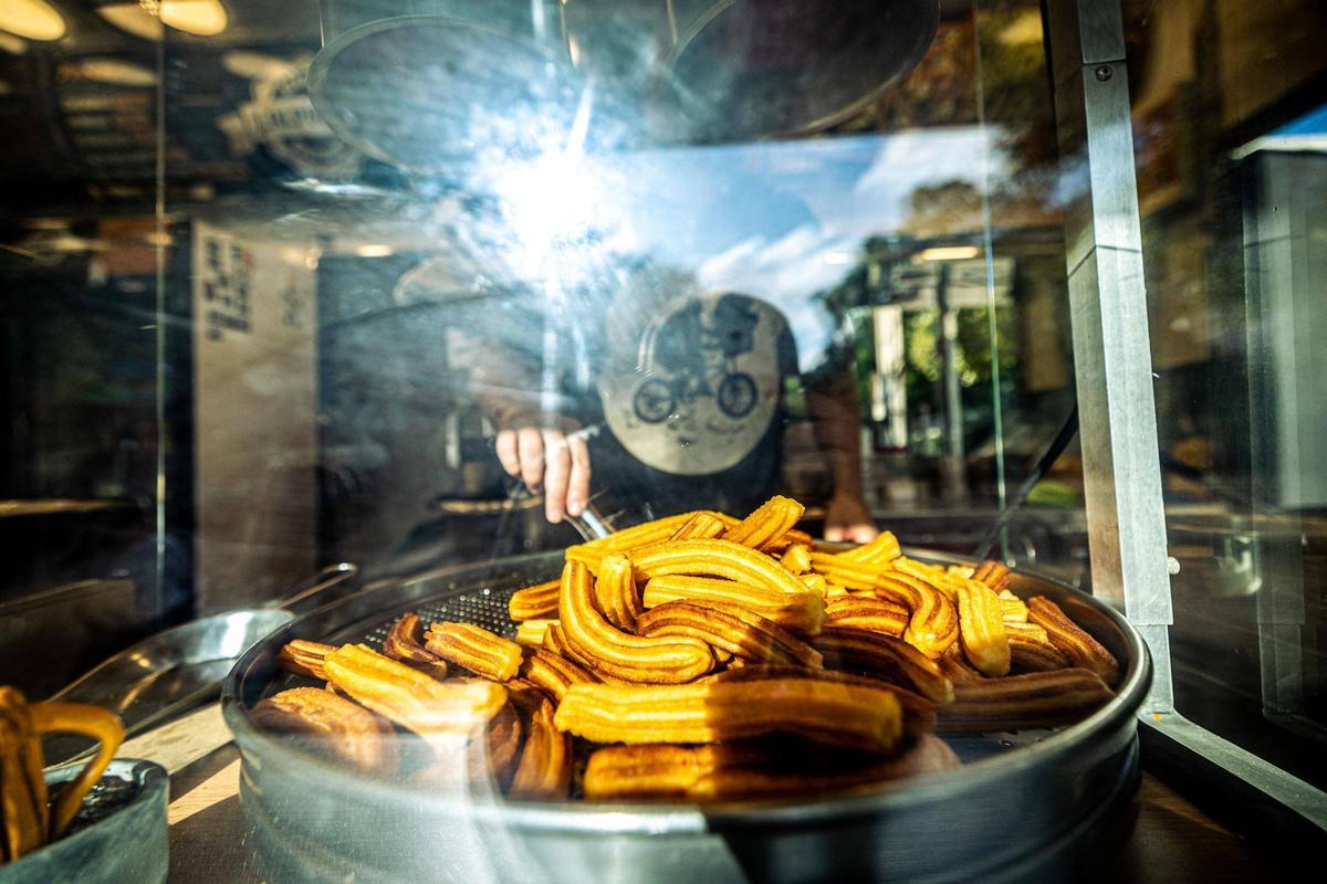 Reabre en Barcelona la churrería más viral de TikTok