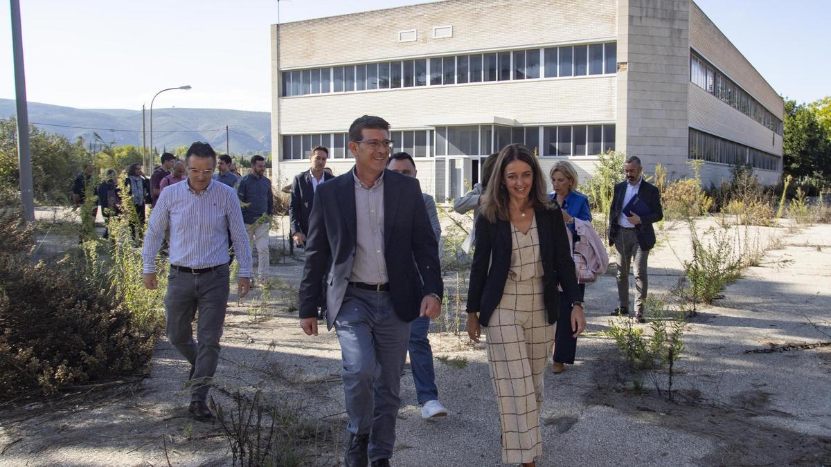 La consellera de Justicia visita la futura sede judicial de Ontinyent