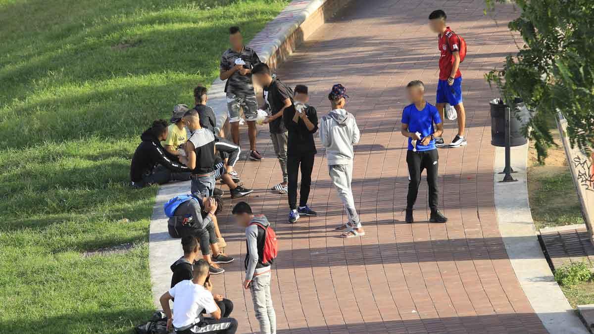 Niños tutelados viven en la calle en Barcelona.