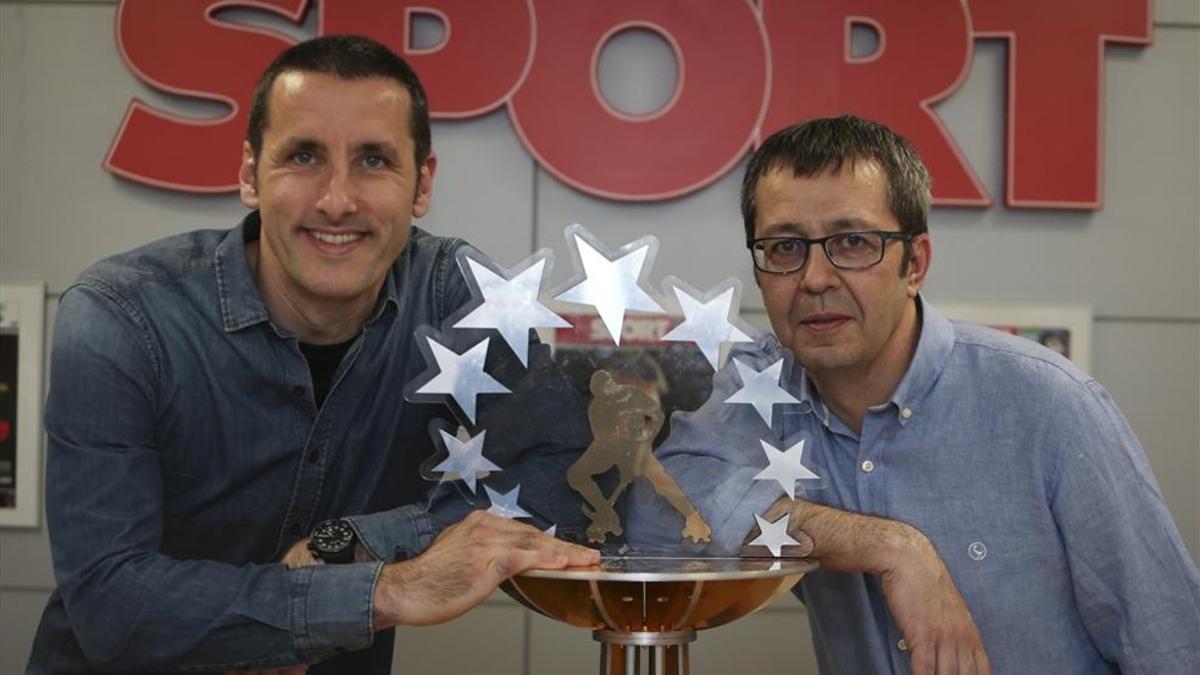 Aitro Egurrola y Edu Castro posan orgullosos con la Copa de Europa